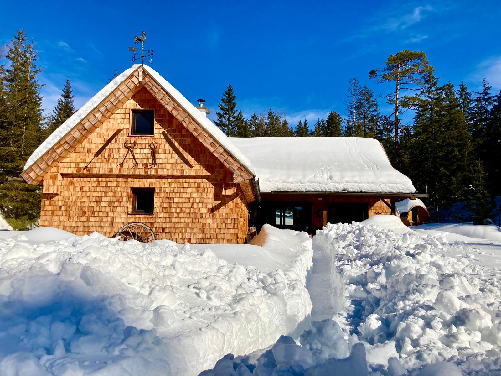 Chalet Wildalpen im Winter mit sehr viel Schnee